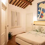 Corte Degli Estensi, Romantica Mansardina *