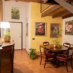 Corte Degli Estensi, Romantica Mansardina Appartamento Ferrara