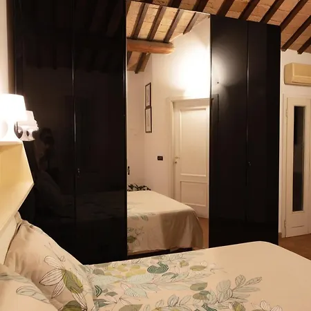 Corte Degli Estensi, Romantica Mansardina Apartamento