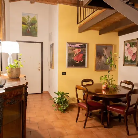 Corte Degli Estensi, Romantica Mansardina Apartment Ferrara