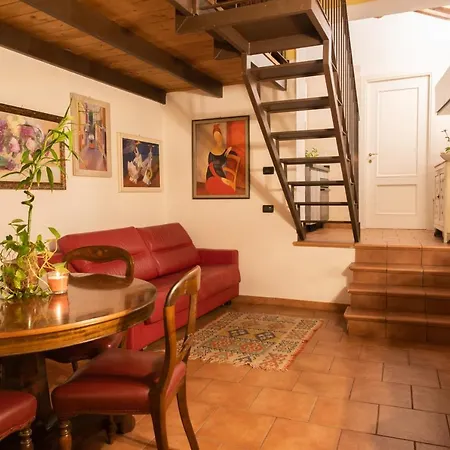 Corte Degli Estensi, Romantica Mansardina Apartman *