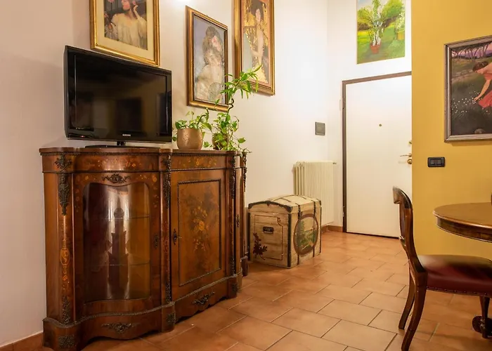 Corte Degli Estensi, Romantica Mansardina Apartment *